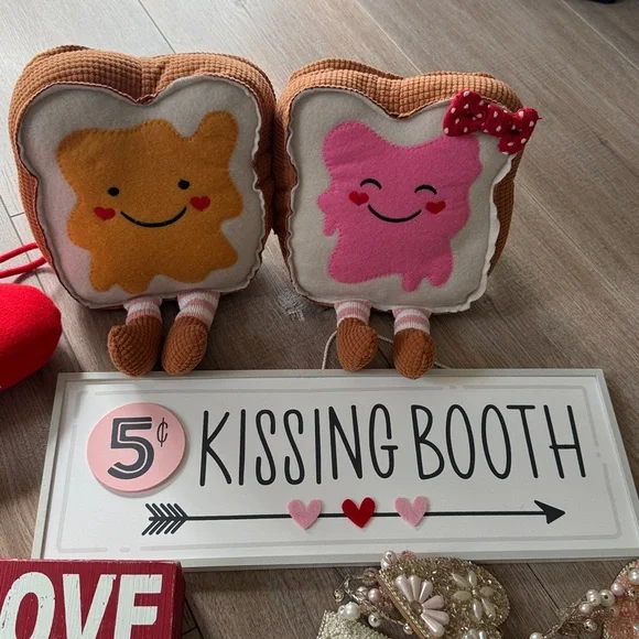 Valentines day decor bundle - Picture 2 of 4